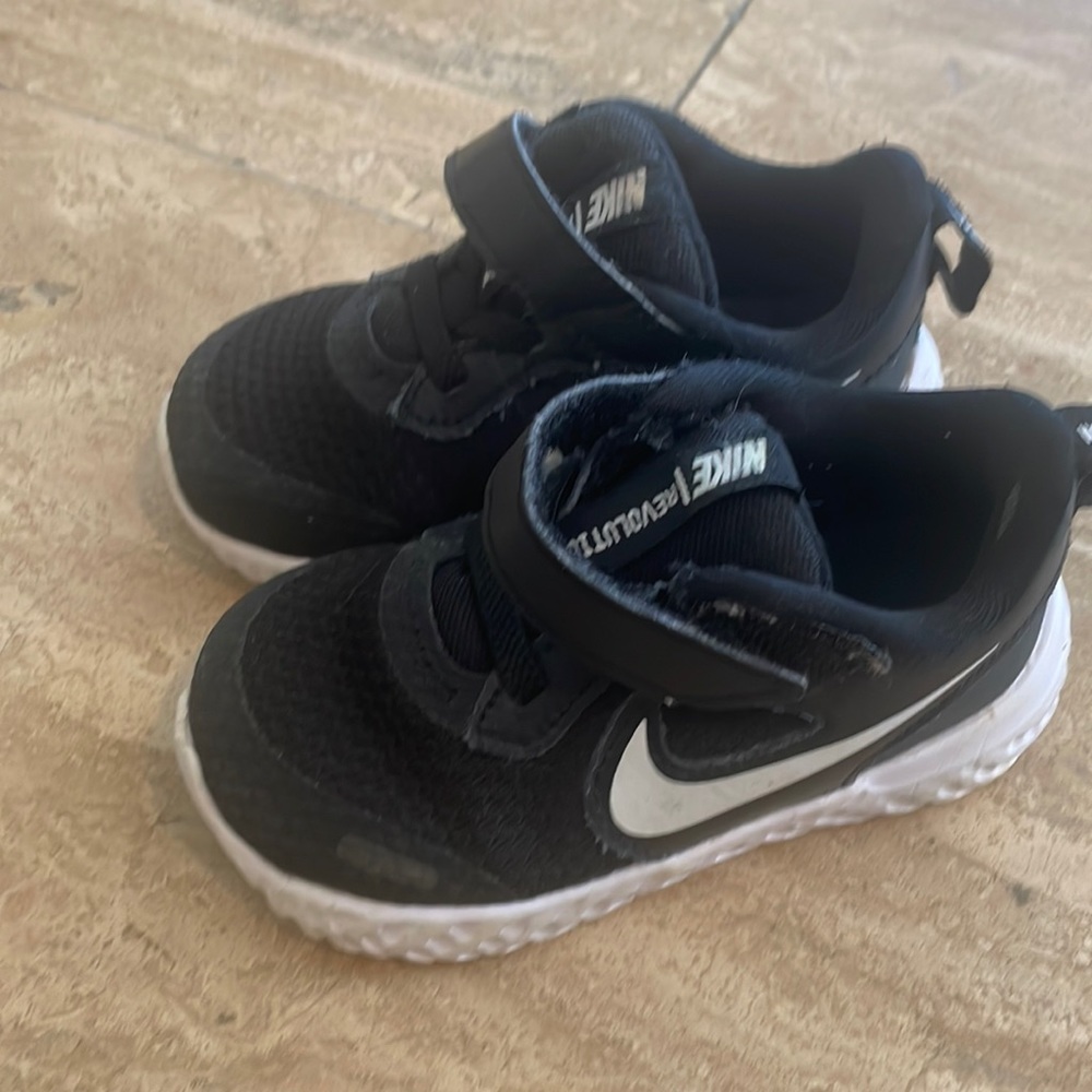 Nike revolution